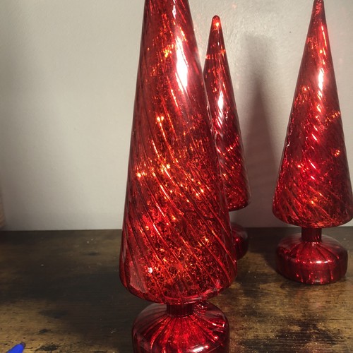 Red Glass Light up Christmas trees set of three battery operated - Picture 4 of 17