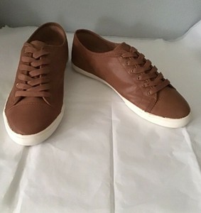mindy low top leather sneaker