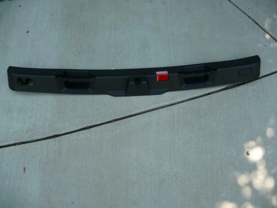 Нижняя крышка отделки подъемного борта 2012-2015 Mercedes Benz W166 A16674005729051 от оригинального производителя A1 - Изображение 2 из 4