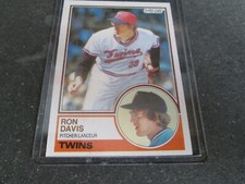 OPC 1983  BASEBALL CARD     /380 RON DAVIS  MINNESOTA TWINS O-PEE-CHEE