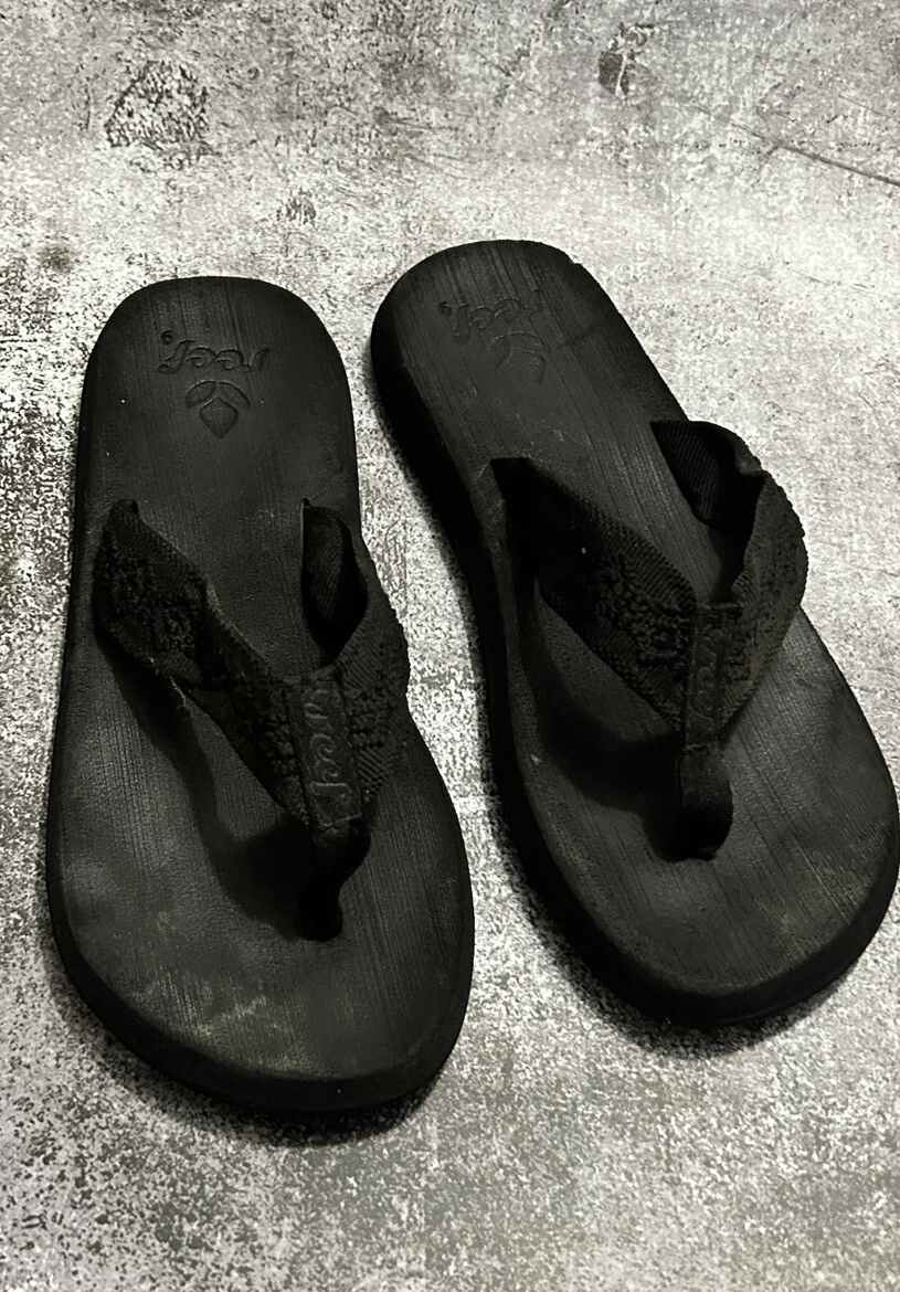 Reef Black Women’s Wide Strap Flip Flops Cushion Size 9