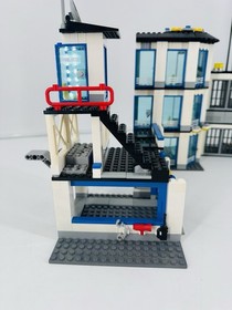 Lego CITY Police Station 60141 ~ missing 4 minifigs & crook's truck