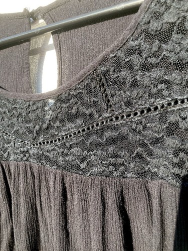 Blouse Woman’s Black Short Sleeve Sz L Lacy Trim Keyhole Back Button Closure - Picture 3 of 7