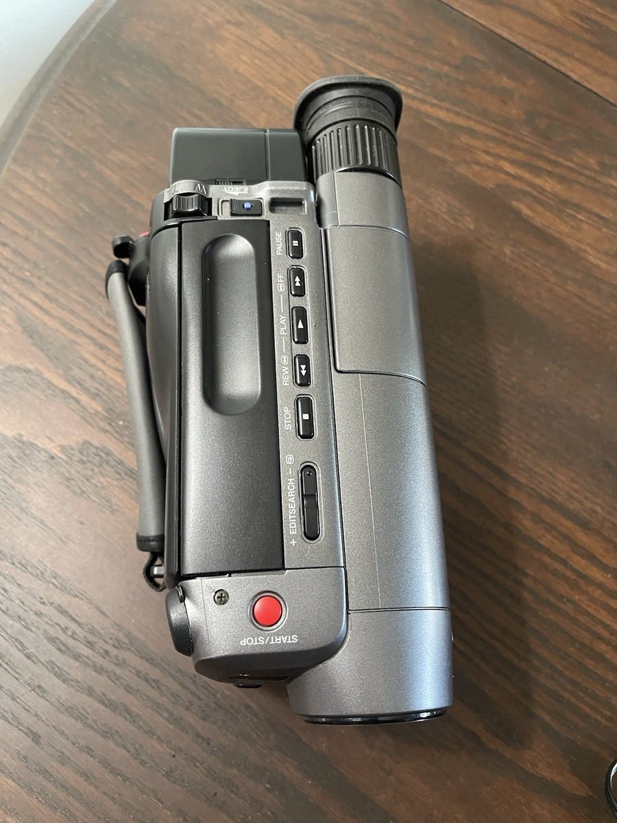 Sony Handycam CCD-TRV22 8mm Analog Camcorder - Silver for