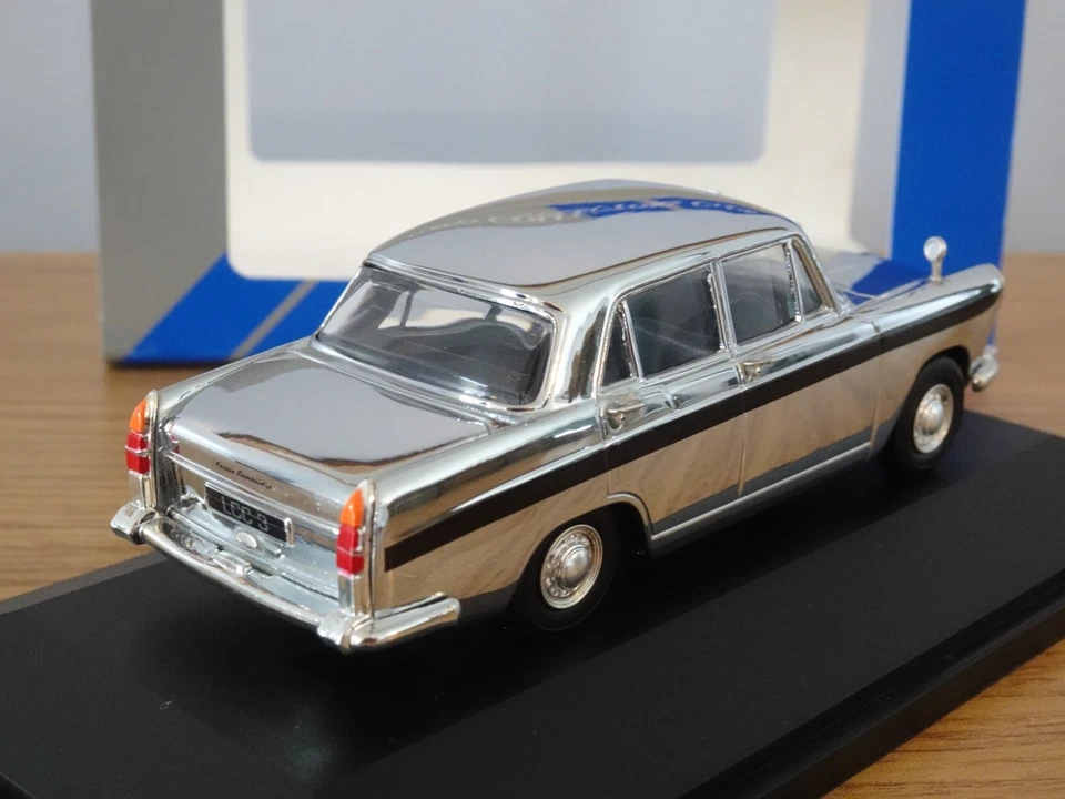 CORGI LLEDO VANGUARDS AUSTIN A60 CAMBRIDGE CHROME CAR MODEL VA04409 LCC3 1:43 - Image 3 of 3