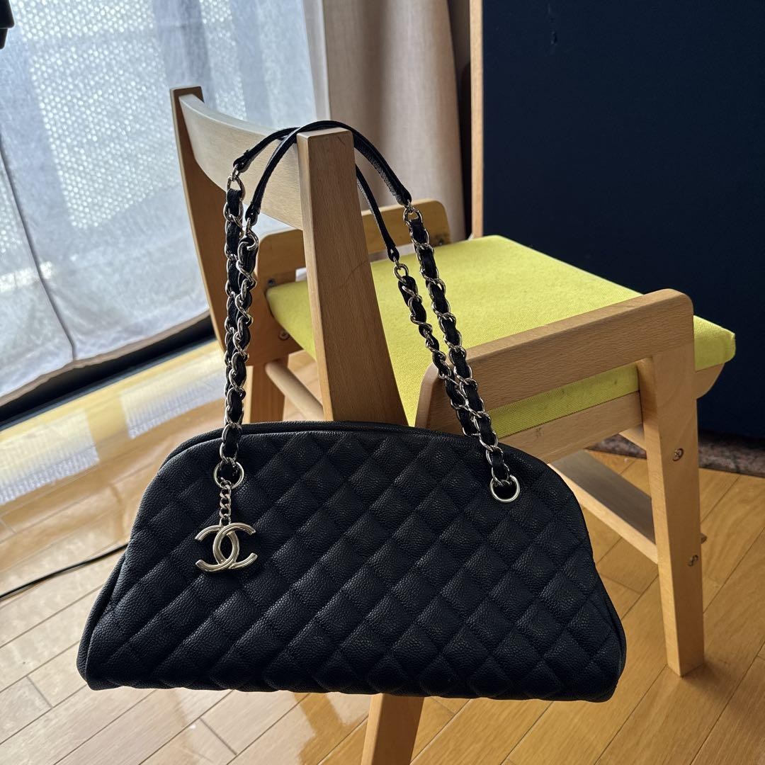 CHANEL Mademoiselle Leather Bowling Bag in Classic Black