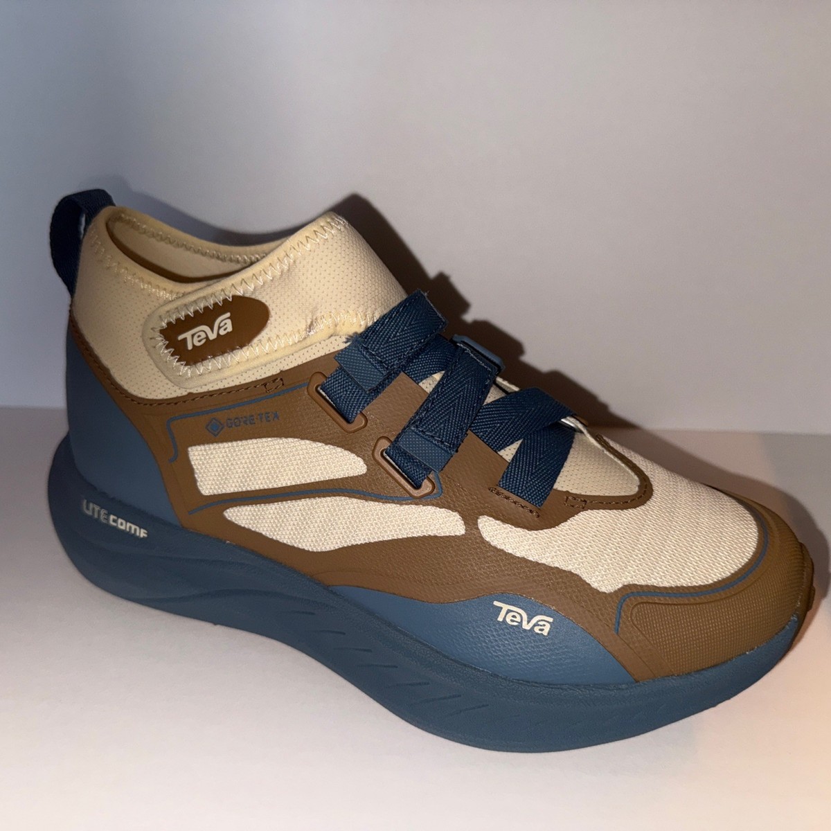 $160 New TEVA Trailwinder Mid GORE-TEX Hiking Shoes 8 Narrow Fit