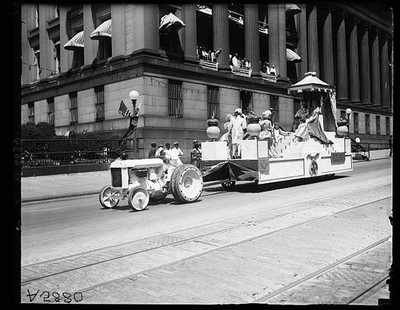 Photo:Washington DC 1923 Shrine Parade Float Tractor Festival