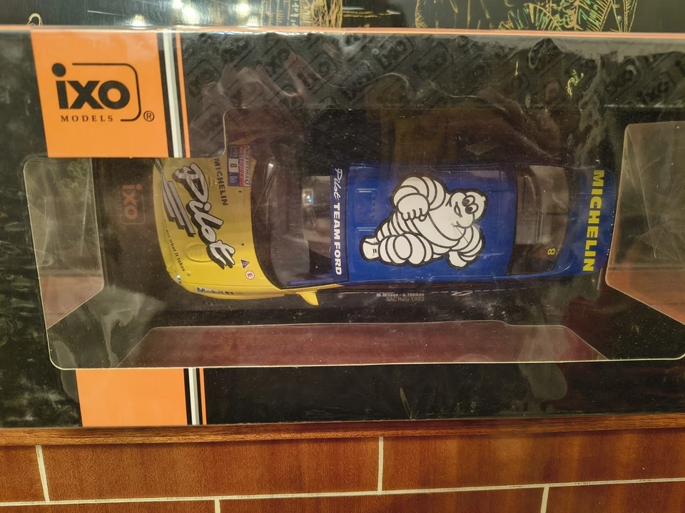 Ford Escort RS Cosworth Pilot Rac Rally 1993 1:18 Ixo - Immagine 2 di 4