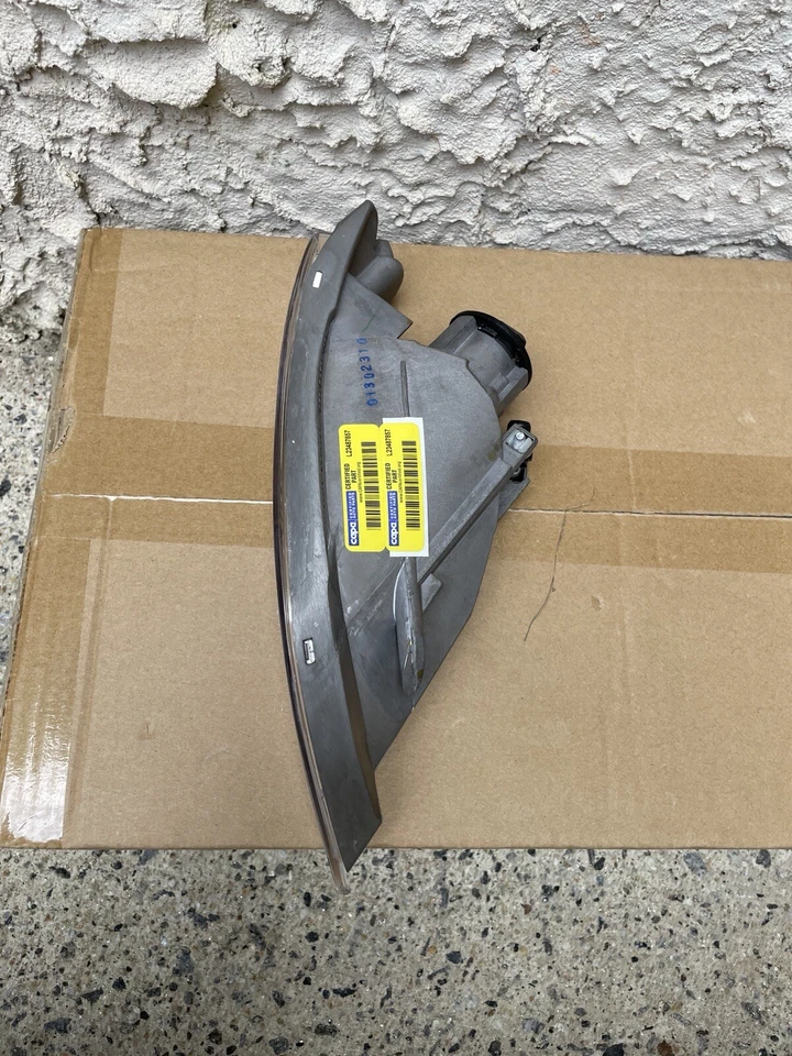 Luz antiniebla derecha derecha Toyota Sienna 2006-2010 - regular TYC 19-5874-00. A598 Foto 4 de 4