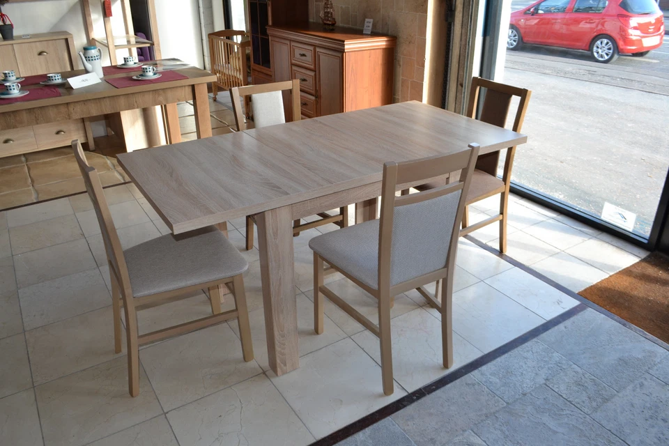 Extending dining table in light oak, dark oak and white colours, perfect size! - Image 4 of 4