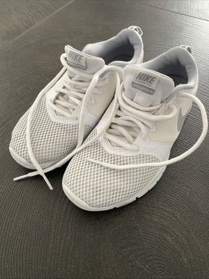Nike Flex Essential TR Kinder 36 Turnschuhe Sportschuhe Sneaker Freizeitschuhe
