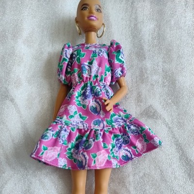 Barbie Fashionista Puppe 150 Glatze ohne Haare Blumen rosa Kleid Absätze