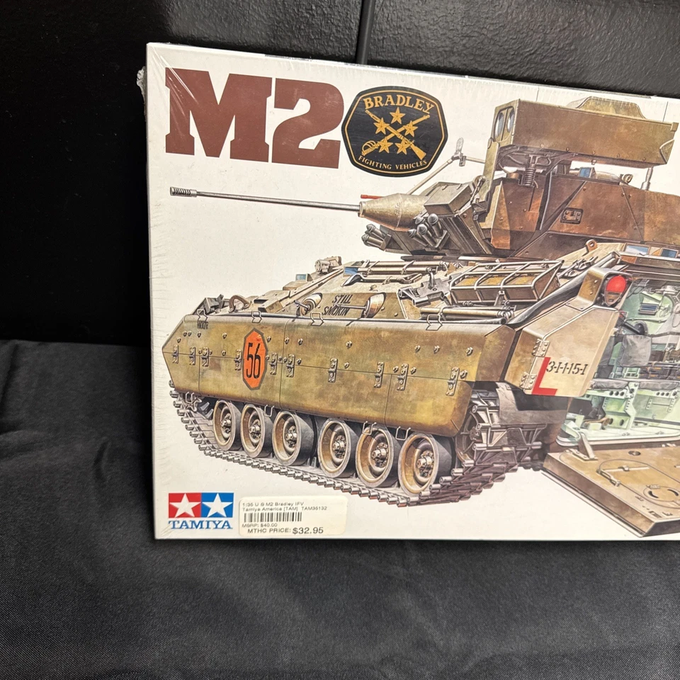Tamiya 35132 1:35 US M2 Bradley Infantry Vehicle Plastic Model Kit Tank SEALED - Image 2 of 4