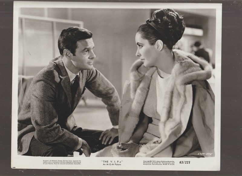 8X10 B&W   PHOTO OF-SCENE-ELIZABETH TAYLOR AND LOUIS JOURDAN - ORIGINAL