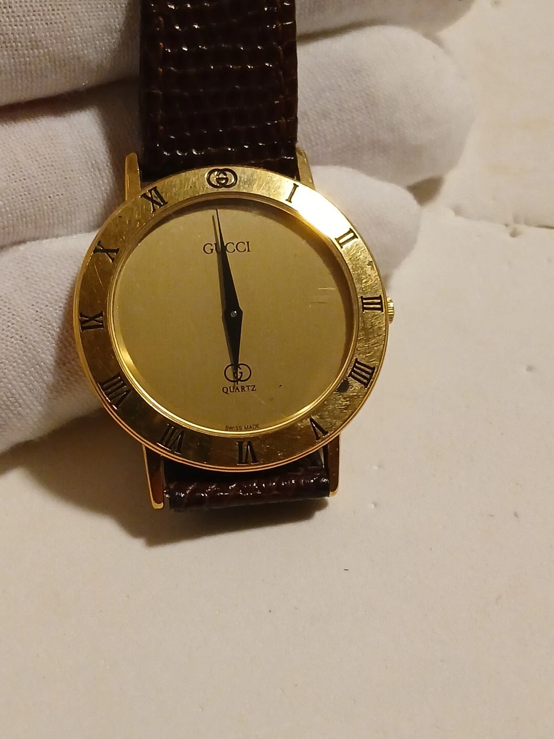 Montre femme vintage GUCCI 3000,2,L 25mm cadran doré quartz pile nécessaire
