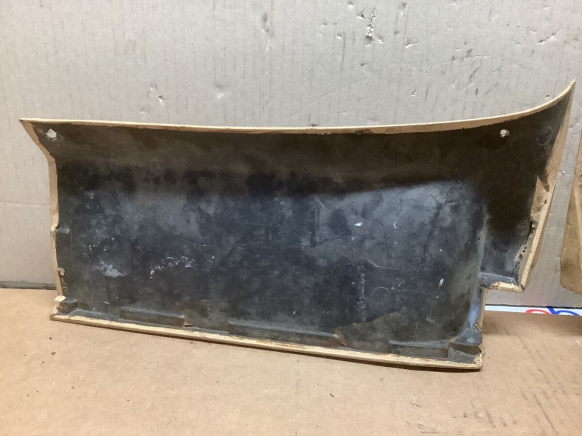 Vintage CORVETTE 73 -76 REAR HALO PANELS 327662 327663 Tan Vintage CORVETTE 73 -76 REAR HALO PANELS 327662 327663 Tan