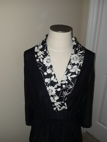 Ladies Soma Black White Floral Embroidered Collar Belted Robe Size S/M - Picture 2 of 5