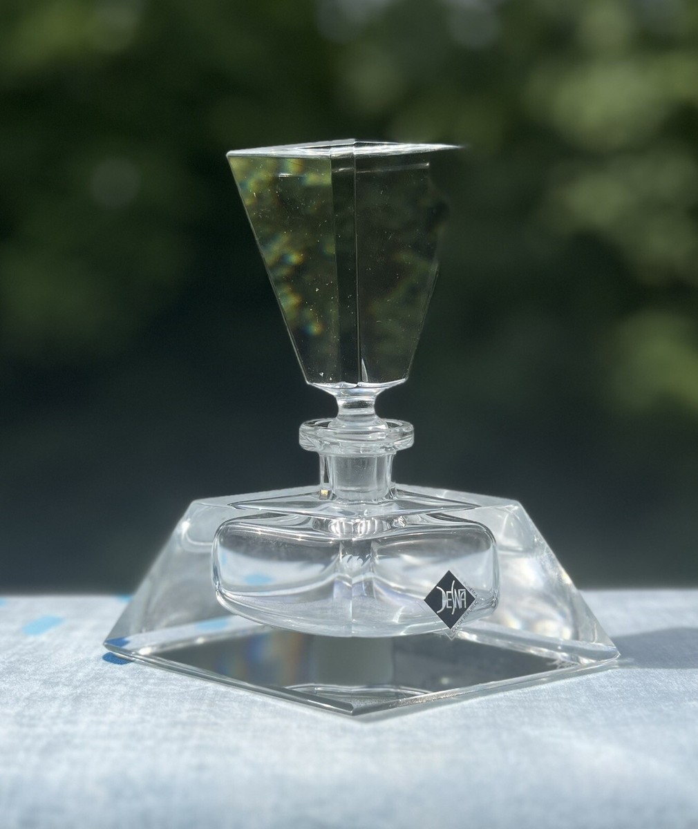 Desna Bohemia カットガラス香水瓶 刻印。 Desna Bohemia カットガラス香水瓶 刻印。 - メルカリ