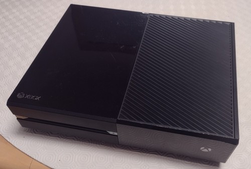 Microsoft Xbox One 500 GB.  Gedient.  Neu Scheibenantrieb Laser + Wärmeleitpaste.