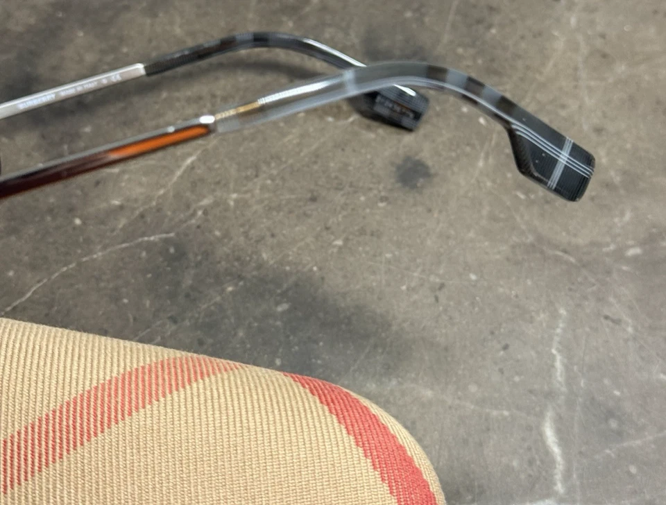 Burberry B-3110 1003/6G Sunglasses Unisex Silver Frame - Image 4 of 4