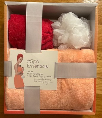 Spa Essentials Plush Bathroom Gift Set. Peach/Red