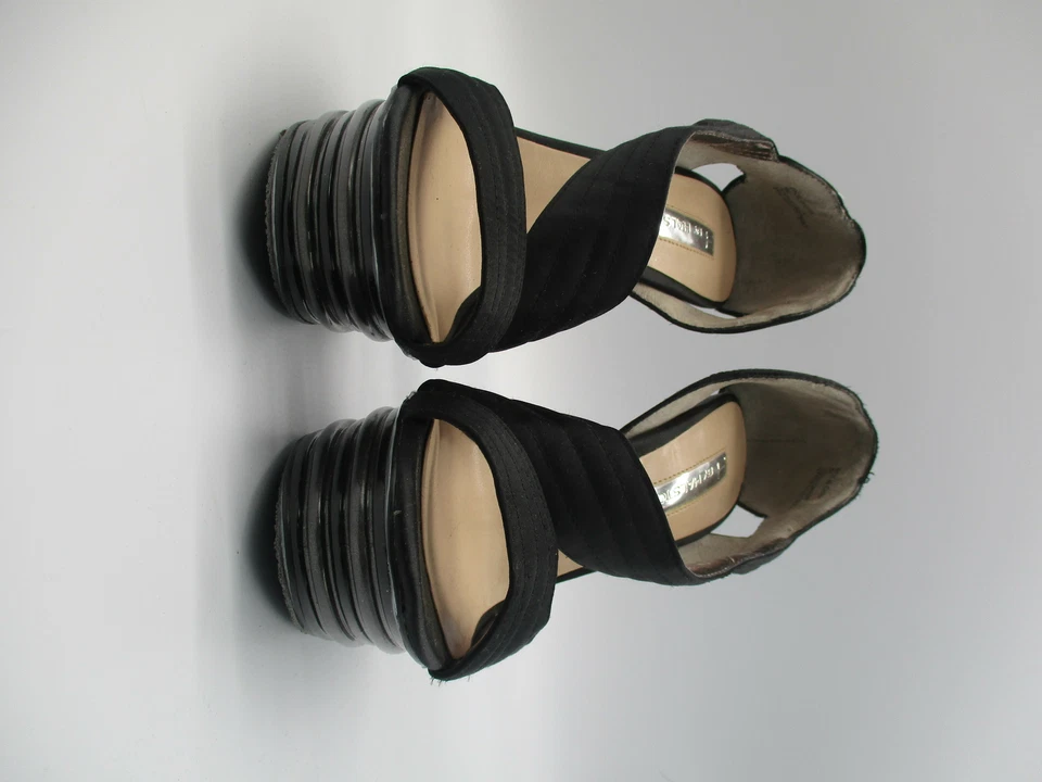 H by HALSTON negro satinado plataforma d'orsay esculpido tacón de aguja bomba talla 6 Foto 4 de 4