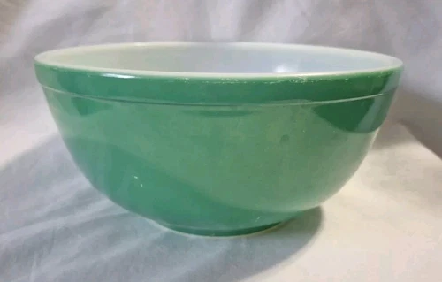 VTG Pyrex Green Primary Mixing Bowl 8.5” T.M.Reg.- No Number (2 1/2 Qt.) 1940’s