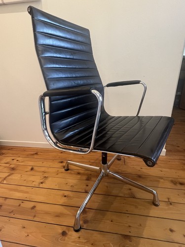 Vitra EA 112 Leder Schwarz, Charles & Ray Eames , mit Gepolsterter Armlehne - Bild 4 von 10