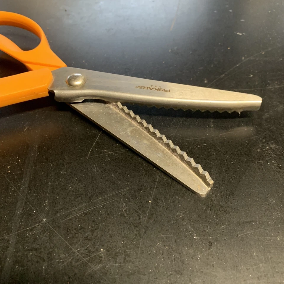 Orange Handle Friskars 9" Fabric Pinking Shears Scissors Zig Zag Very Sharp - Image 4 of 4