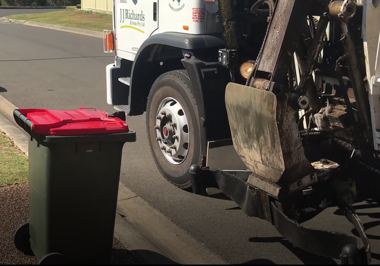 Wheelie bin lock, wheelie bin, wheelie bin lid lock, gravity lock, bin