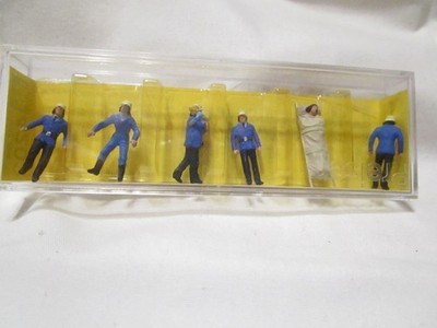 PREISER GERMANY HO #4202 FIVE RESCUE WORKERS & ONE PERSON ON GURNEY NIP