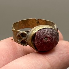 ANCIENT ROMAN BRONZE RING WITH GLASS INSERT