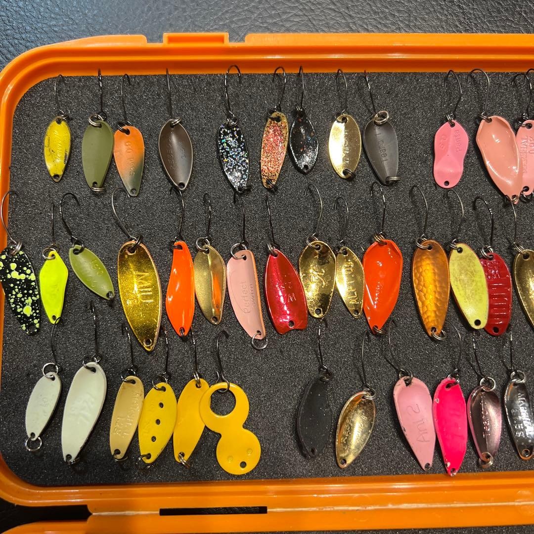 98 trout spoons with case - Image 11