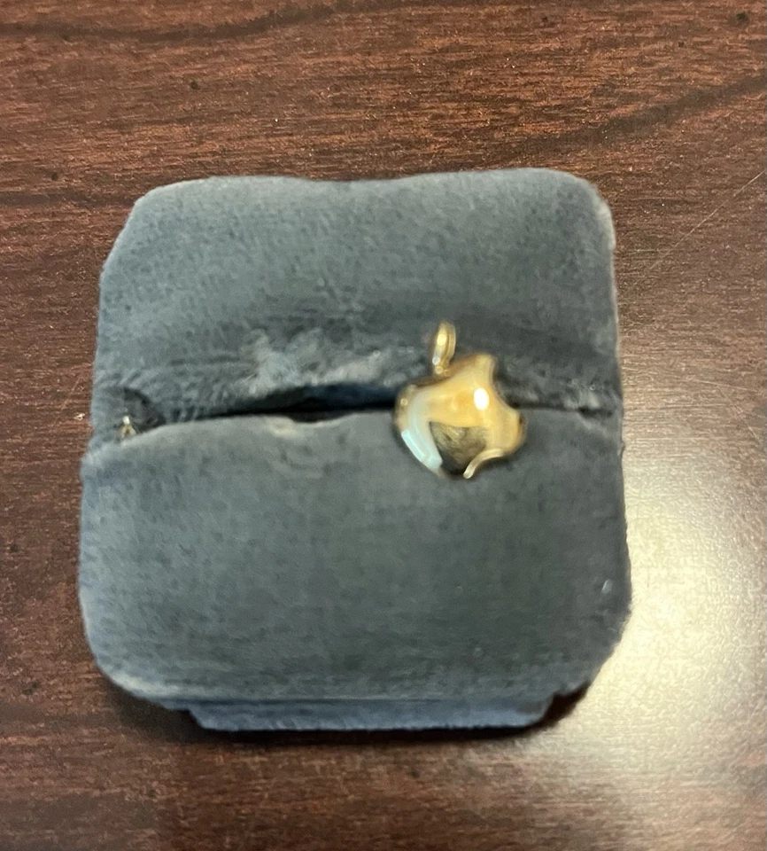 Gold Apple Dealer Award Lapel Pin - Image 2 of 3