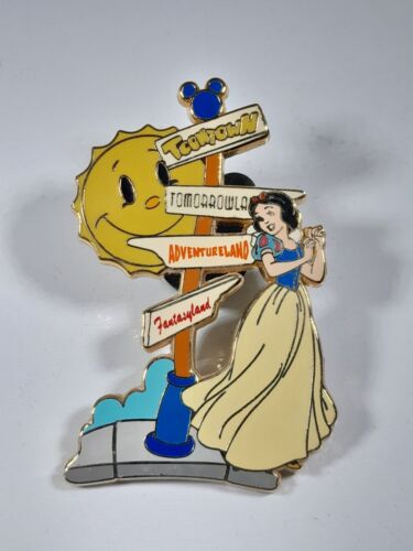Disney Mickey’s Toontown of Pin Trading Event Snow White Adventureland Pin LE750 - Picture 1 of 5