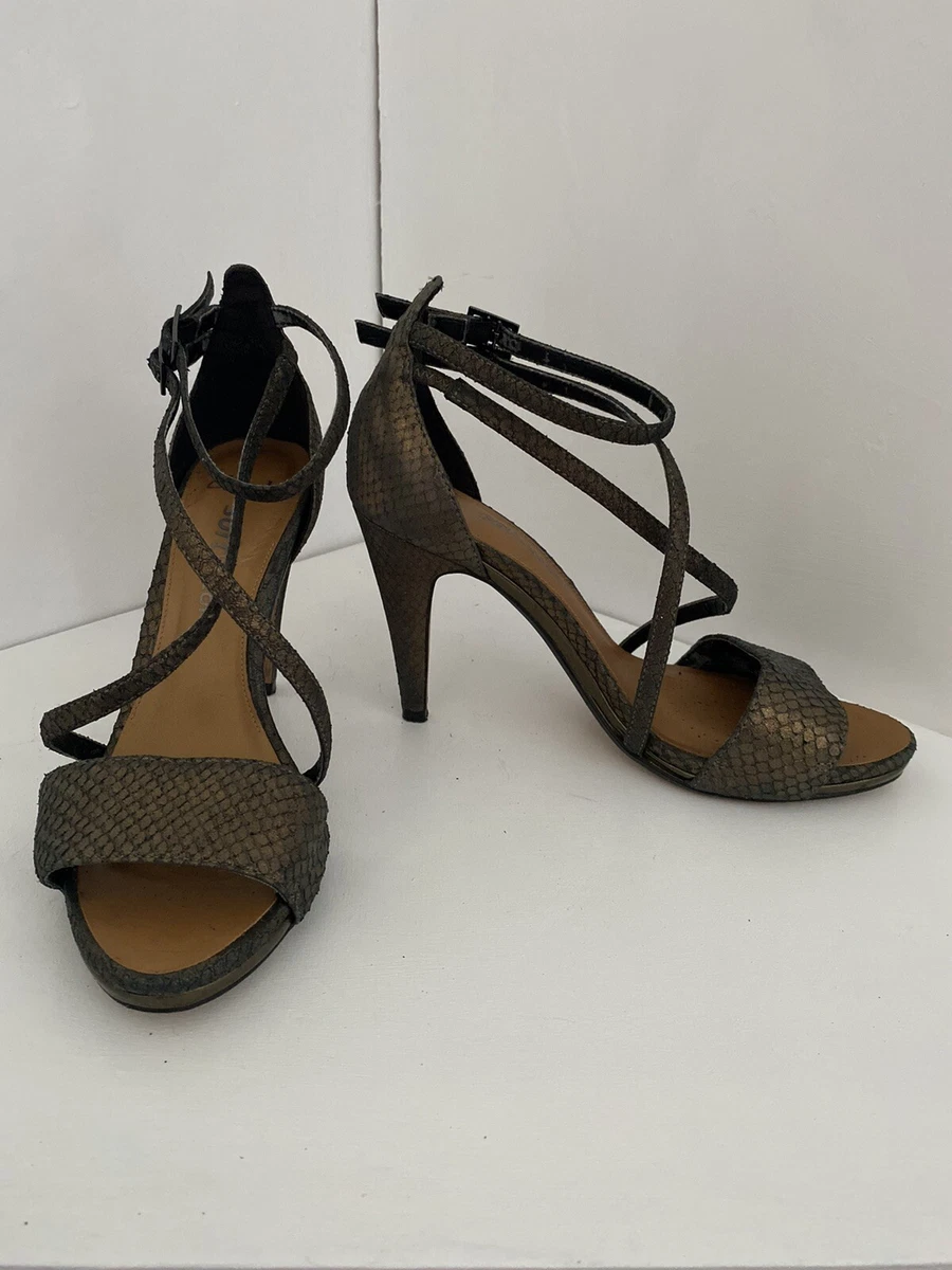 Clarks specials store