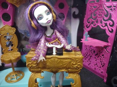 Monster High Spectra Vondergeist Doll 13 Wishes Party Lounge