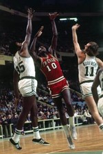 Bob Love Of The Chicago Bulls 1973 Old Basketball Photo 3