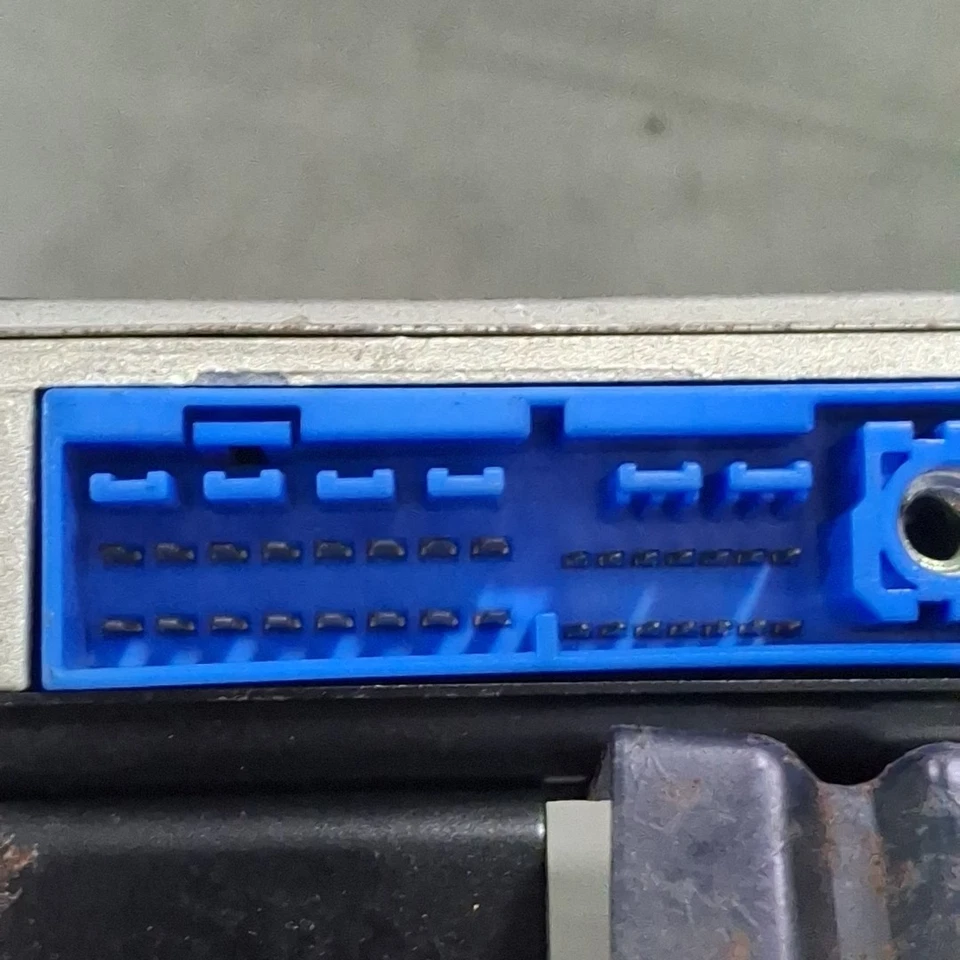 Camioneta Nissan 1995-1996 2,4 L ECM ECU MECM-E110 Foto 4 de 4