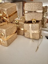 BN 1x Gold Christmas Parcel Decoration ☃️❄️
