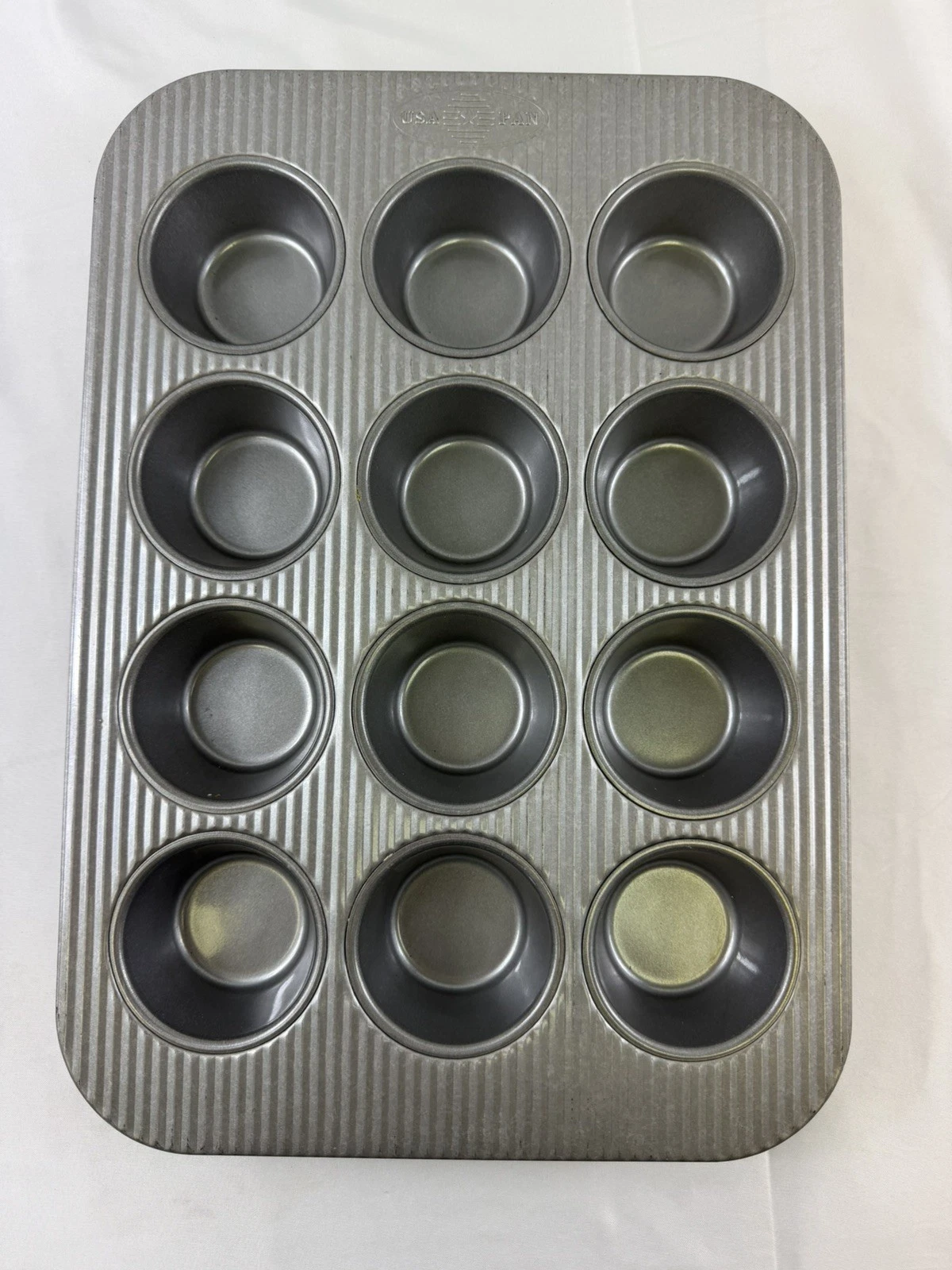 USA Pan Bakeware Muffin Cupcake Pan, 12-Well, Aluminized Steel Heavy Duty-B
Opens in a new window or