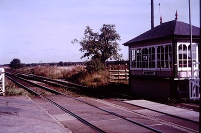 Swinderby Stellwerk und Bahnübergang Original Eisenbahndia Ref 8572