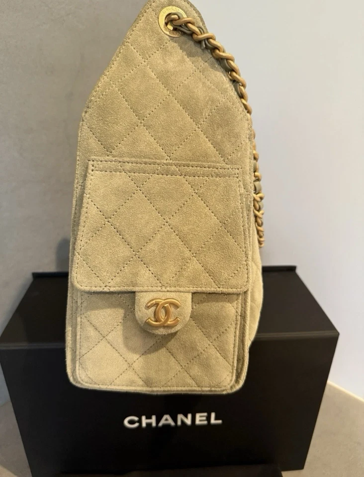 Chanel 25C Small Khaki Suede 25 Hobo Handbag - Image 4 of 4