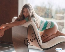 Amanda Seyfried Sexy Autographed Signed 8x10 Photo ACOA