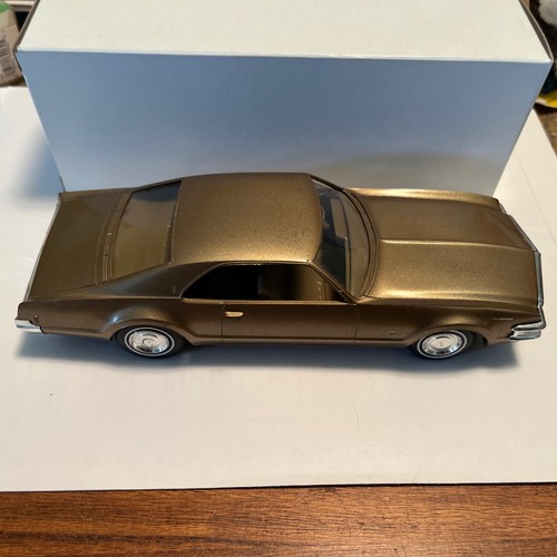 1968 Oldsmobile Toronado Plastic Friction Promo Model By Johan 1/25 Gold W/ Box - Picture 1 of 19