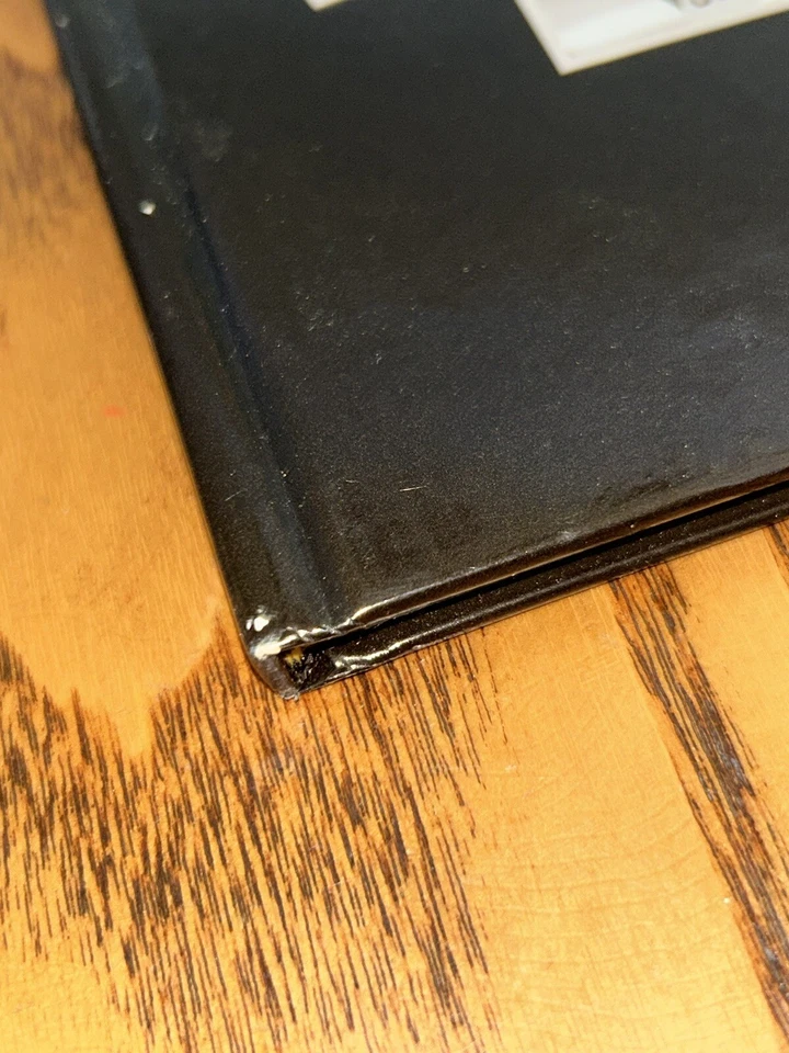 MONTREAL EXPOS 1969-2002 SOUVENIR ALBUM SPECIAL EDITION SIGNED BY FRANK ROBINSON - Image 2 of 4