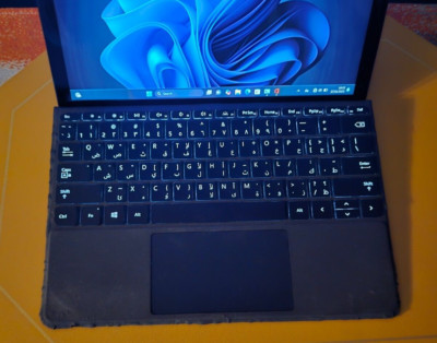 Microsoft Surface Go Signature Type Cover, englische und arabische Tastatur