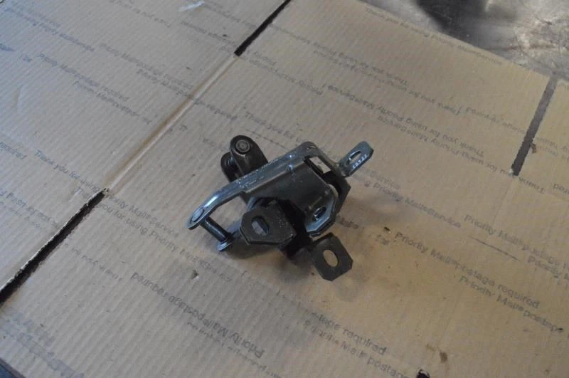 2003 2004 2005 2006 VOLVO XC90 TRUNK HATCH LATCH STRIKER - Image 2 of 4