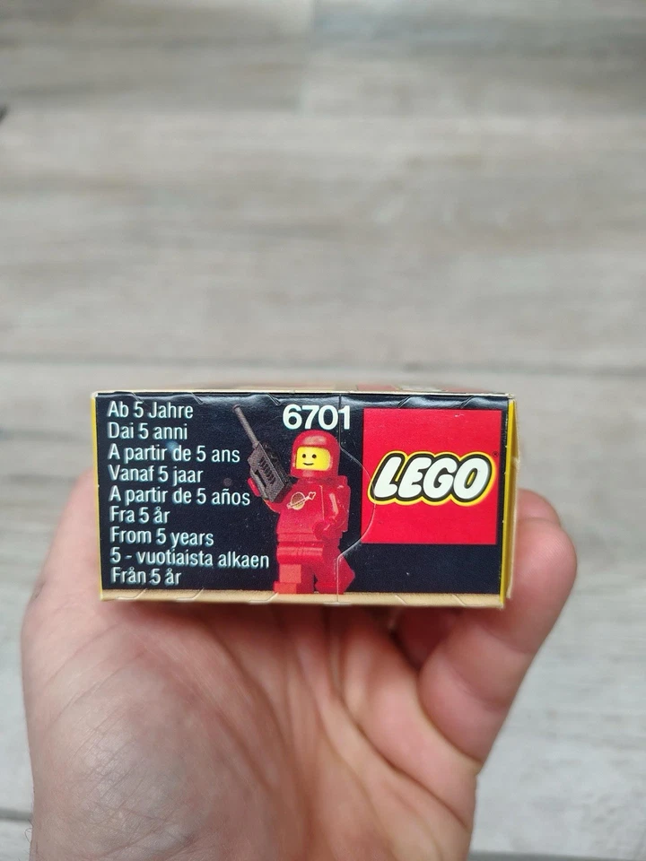 1983 New (NIB) With tag LEGO 6701 Space Mini-figures - Image 2 of 4